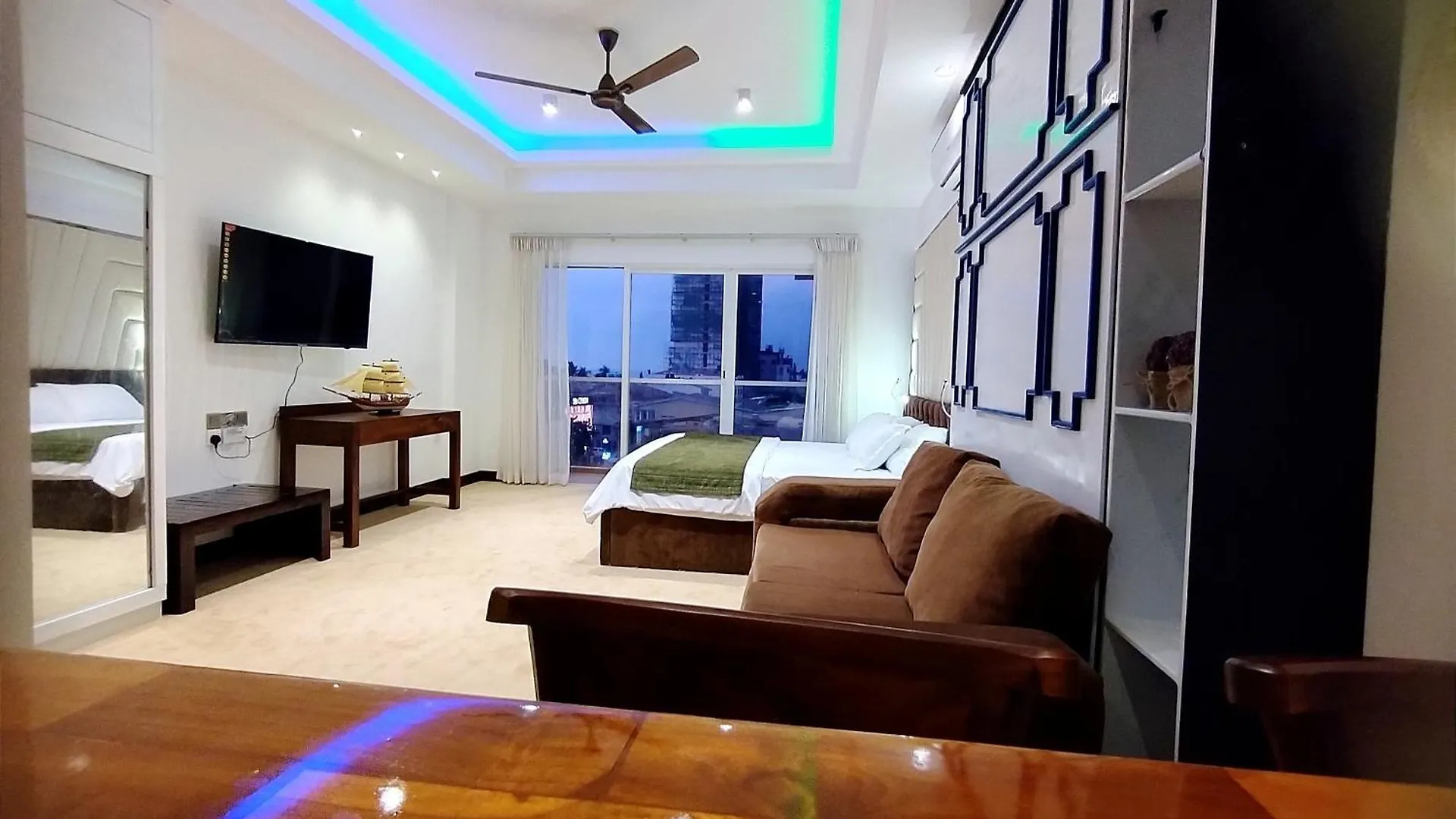 Apartment Infinity Condos By Ocean Breeze Negombo