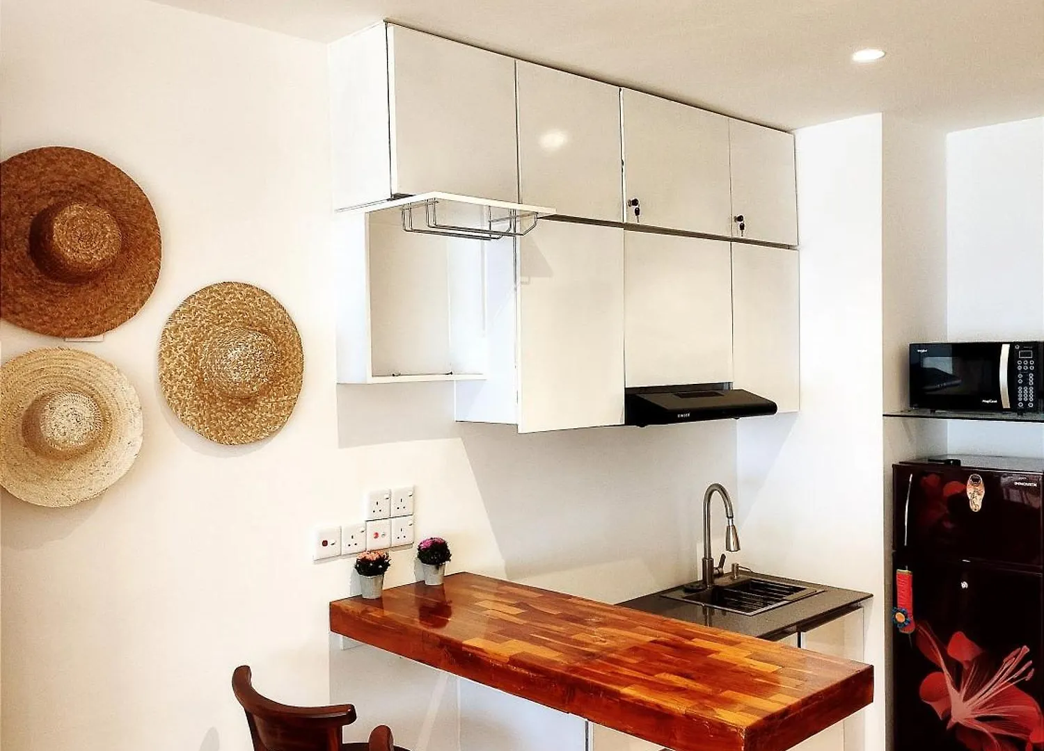 Infinity Condos By Ocean Breeze Negombo 0*,