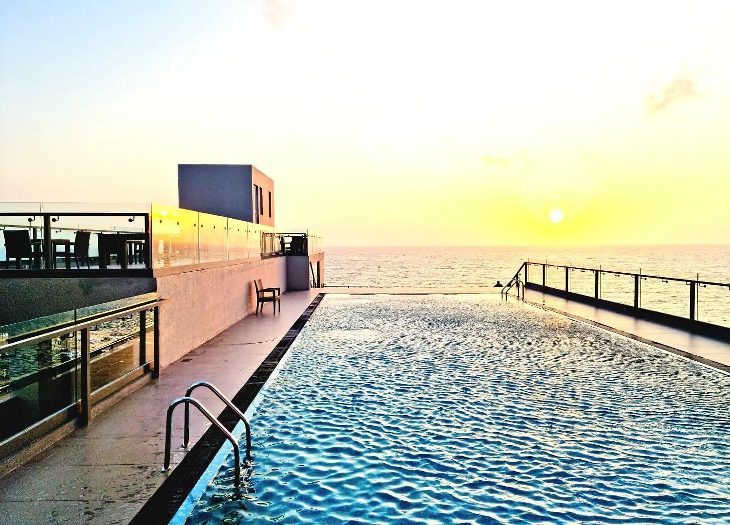 Apartment Infinity Condos By Ocean Breeze Negombo