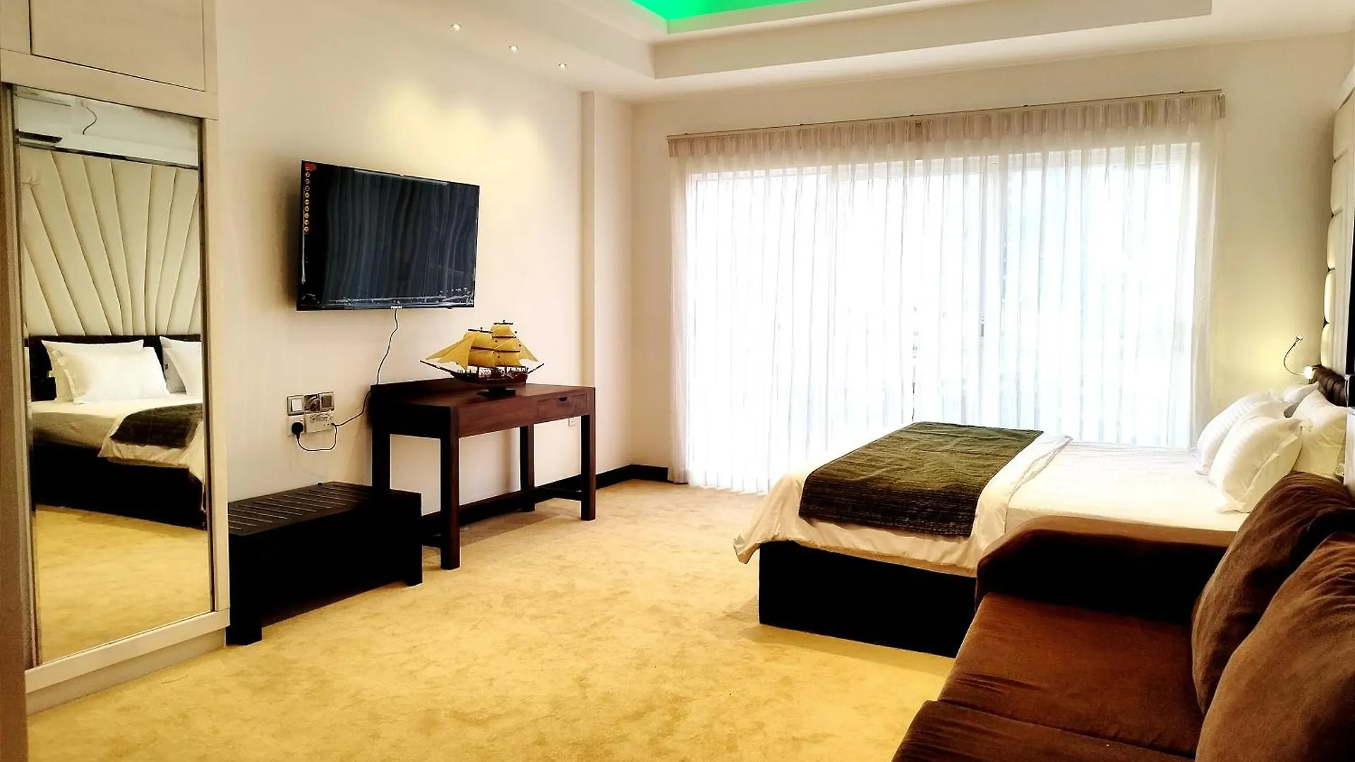Apartment Infinity Condos By Ocean Breeze Negombo